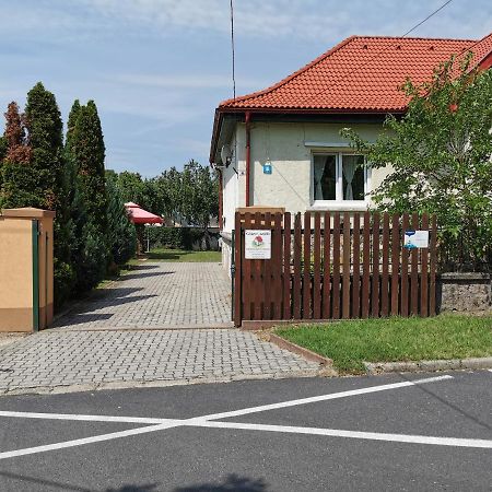 Glázer-Szálló Hotel Tapolca Exterior foto