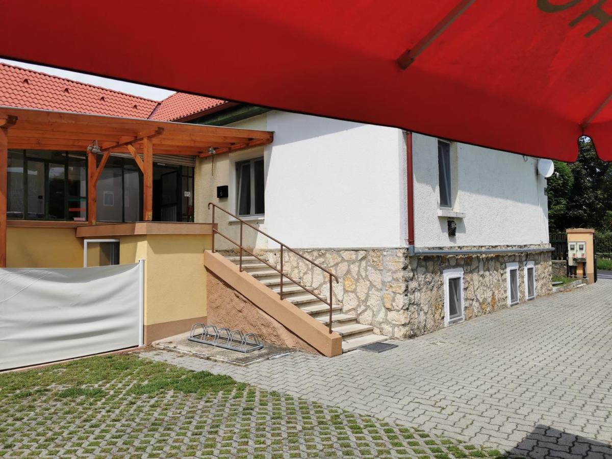 Glázer-Szálló Tapolca Exterior foto