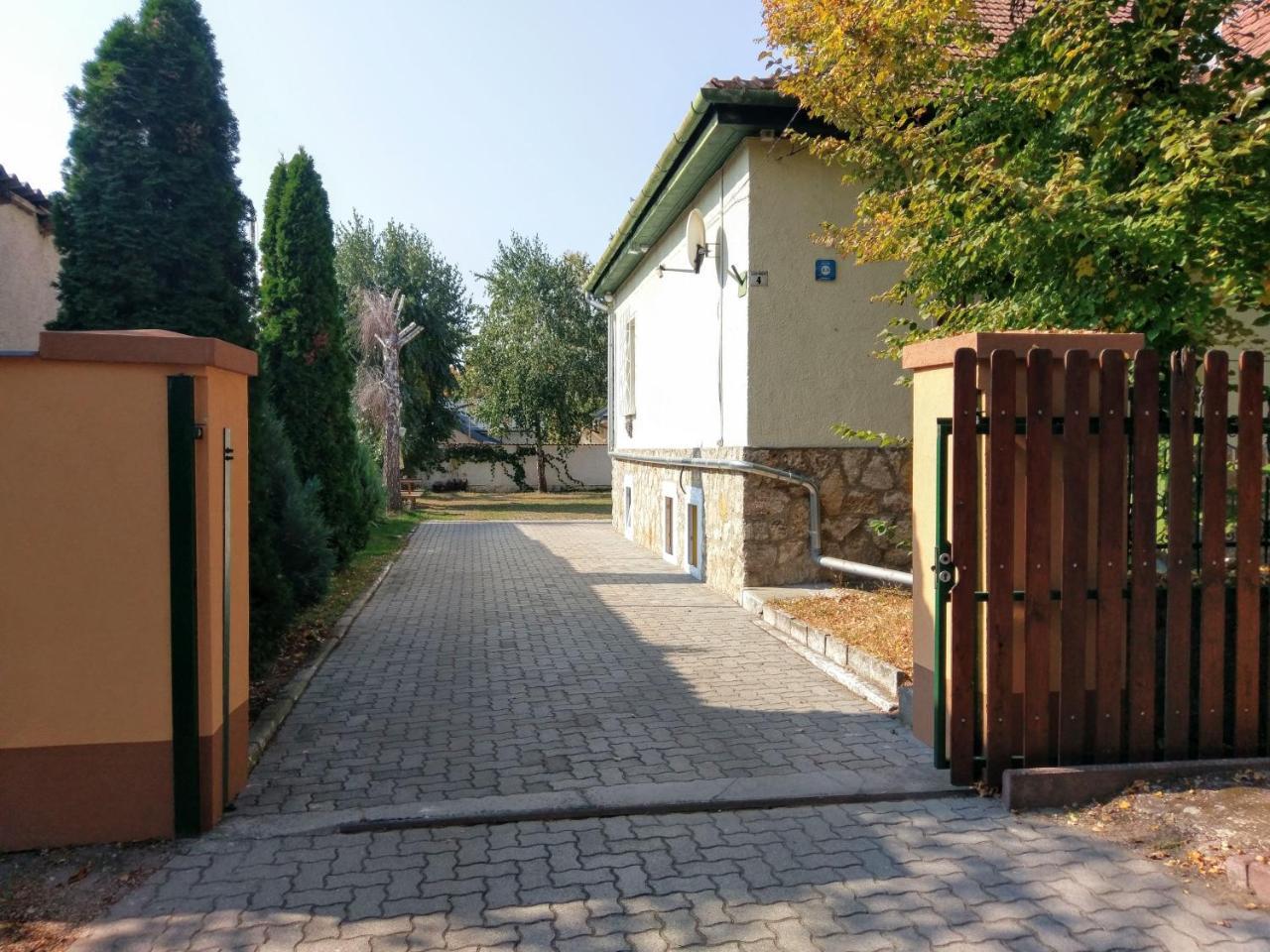 Glázer-Szálló Hotel Tapolca Exterior foto