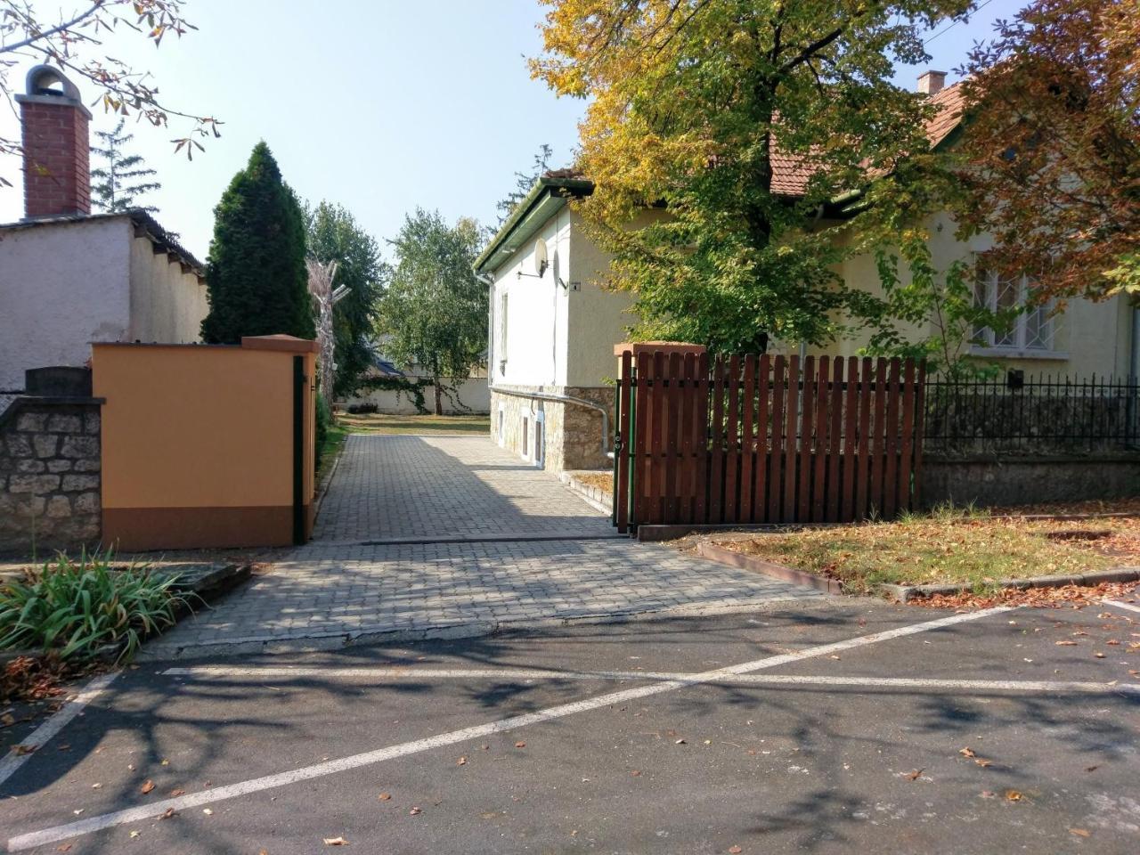 Glázer-Szálló Hotel Tapolca Exterior foto